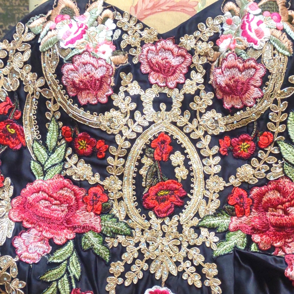 Embroidered floral formal short dress